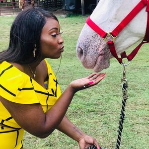 Meet your Posher, Debbie